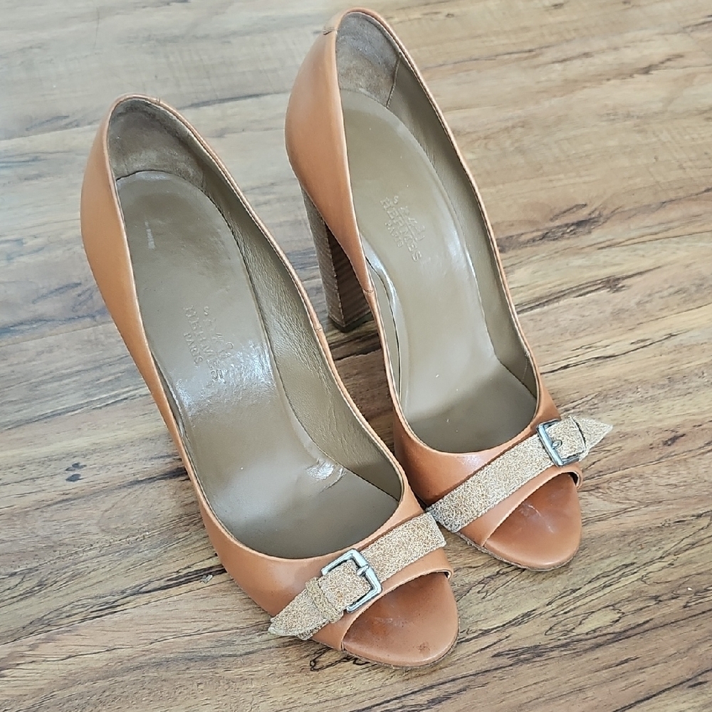 Hermes Tan Leather Stiletto Heels with Bow Detail
